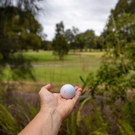 Golf Place Inn Wollongong Primbee Ngoại thất bức ảnh